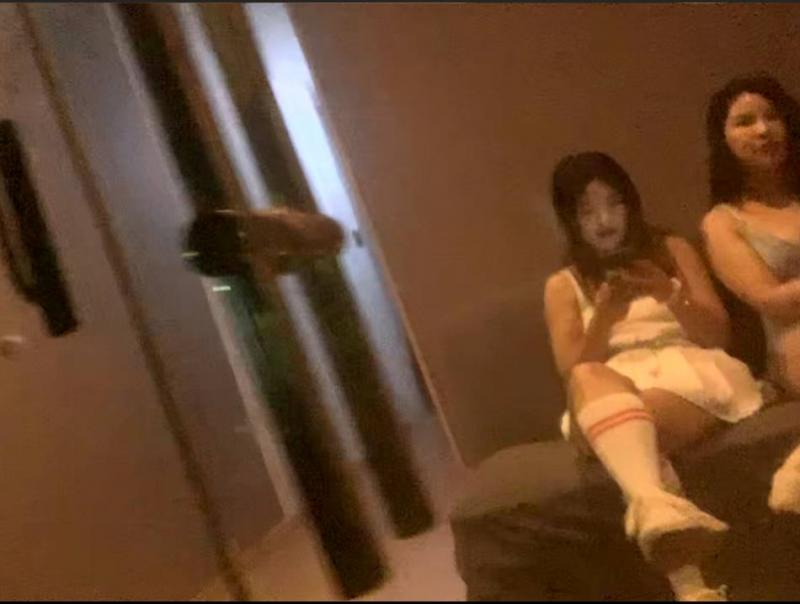 先探虹桥，只鲸鱼开了，都是老人